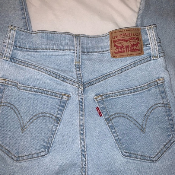 Levi’s Ribcage Bootcut Jeans - Picture 6 of 9